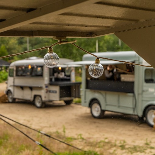 De sfeer van de foodtrucks van Van het Huys in Emmen